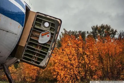 Самолет гробище в покрайнините на града, фото новини